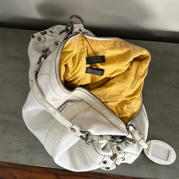 Kenneth Cole Reaction White Genuine Leather Bag.
